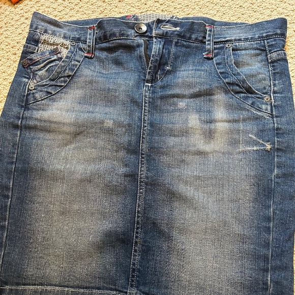 United Colors of Benetton Slightly distressed denim skirt - Picture 1 of 8